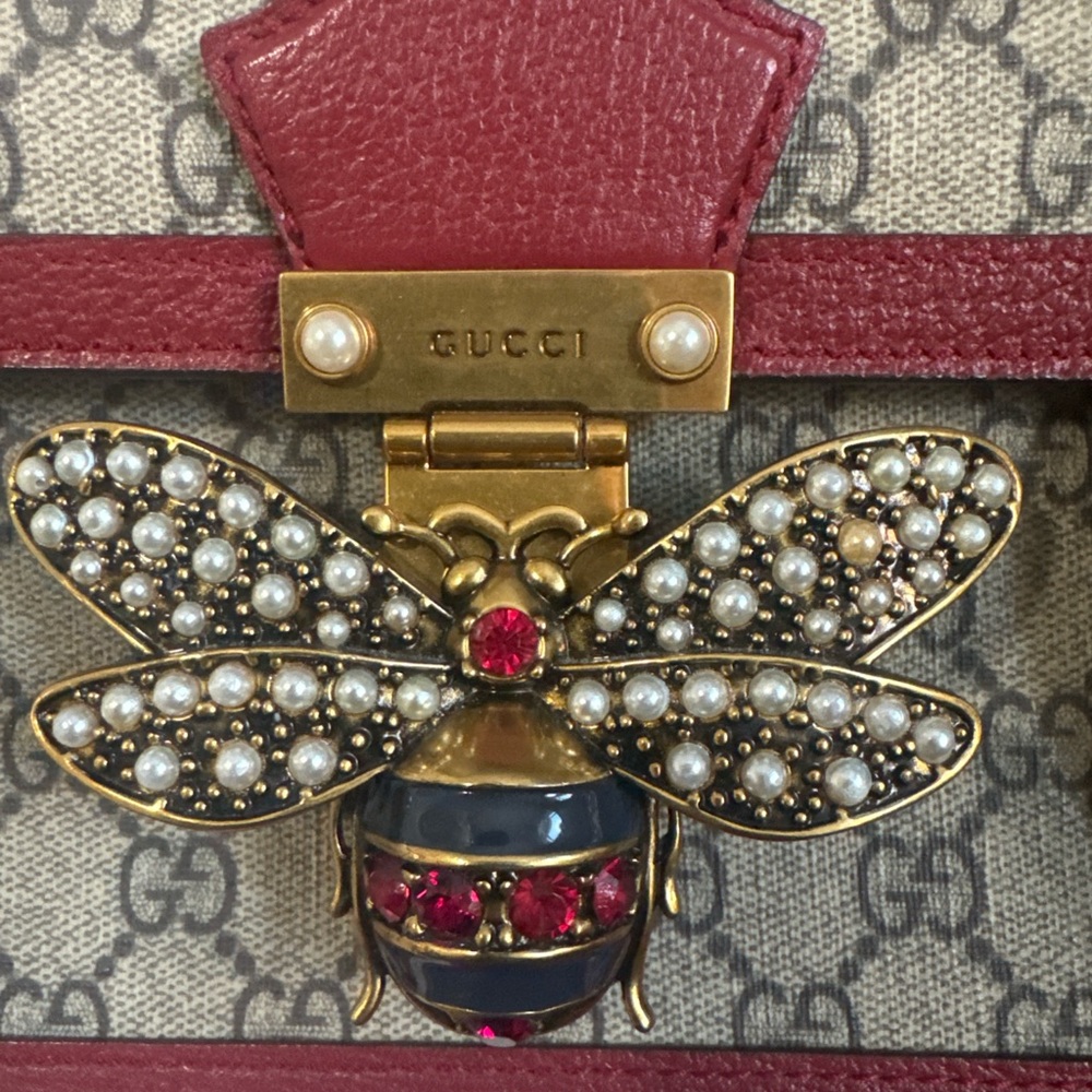 Gucci Red and Beige Mini Bag with Bee Accent - Picture 2 of 7